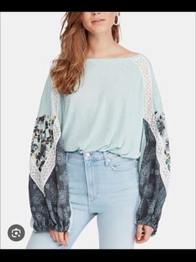 Free People Casual Clash top thermal knit bodice, boho billow lace sleeves Med